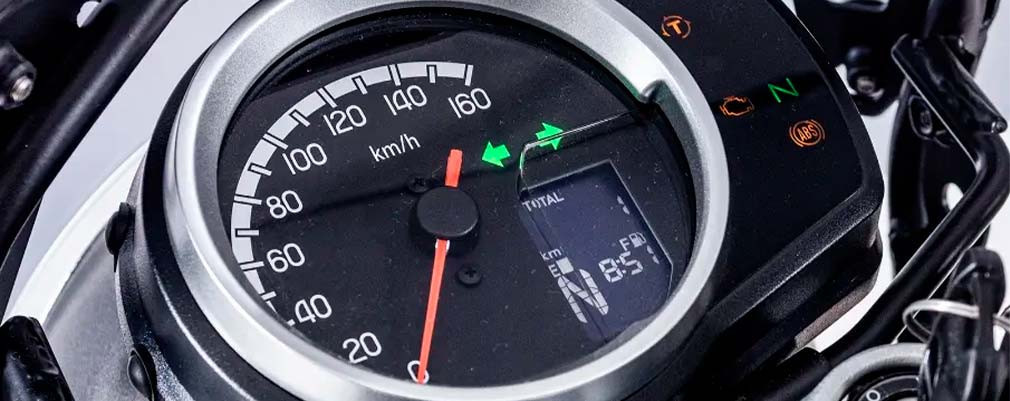 435_0s-0459-0s-0moto-roja-tecnologia-1010-x-401